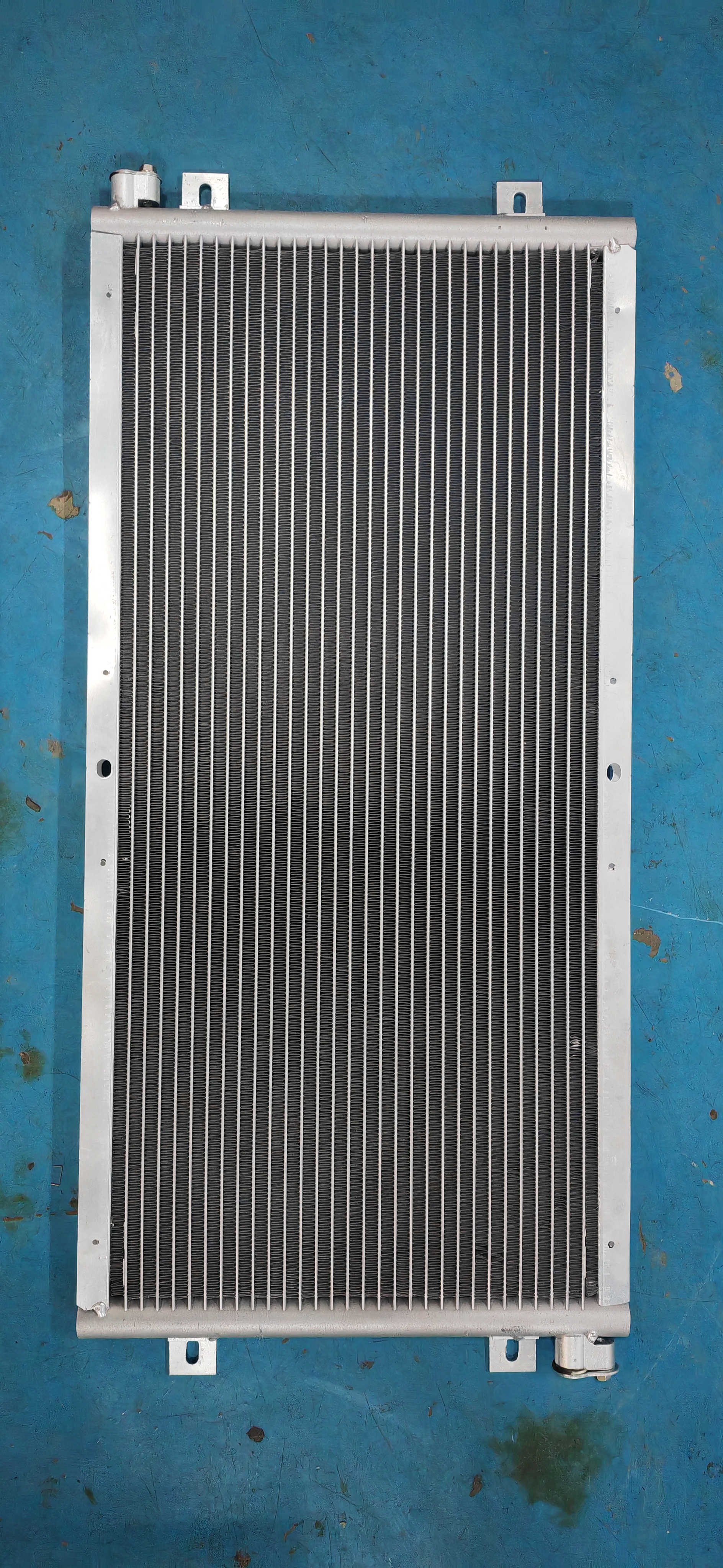 Dual fan condenser